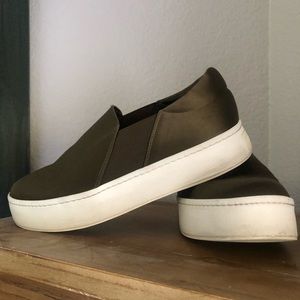 Vince. Slip on sneaker